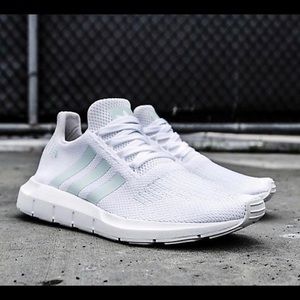 NEW Adidas swift run - all white - 9 - retail $85
